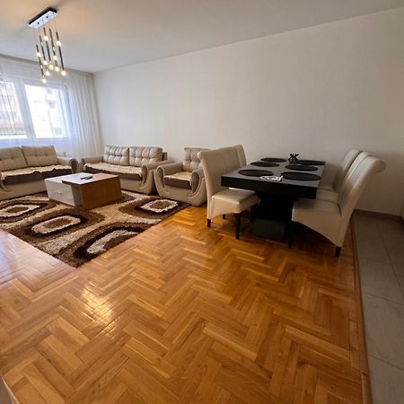 Big Spacious Apartment In Pej Center With Wi-Fi Pejë Esterno foto