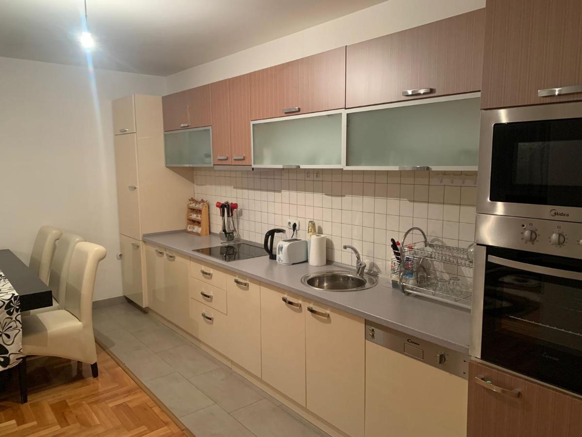 Big Spacious Apartment In Pej Center With Wi-Fi Pejë Esterno foto
