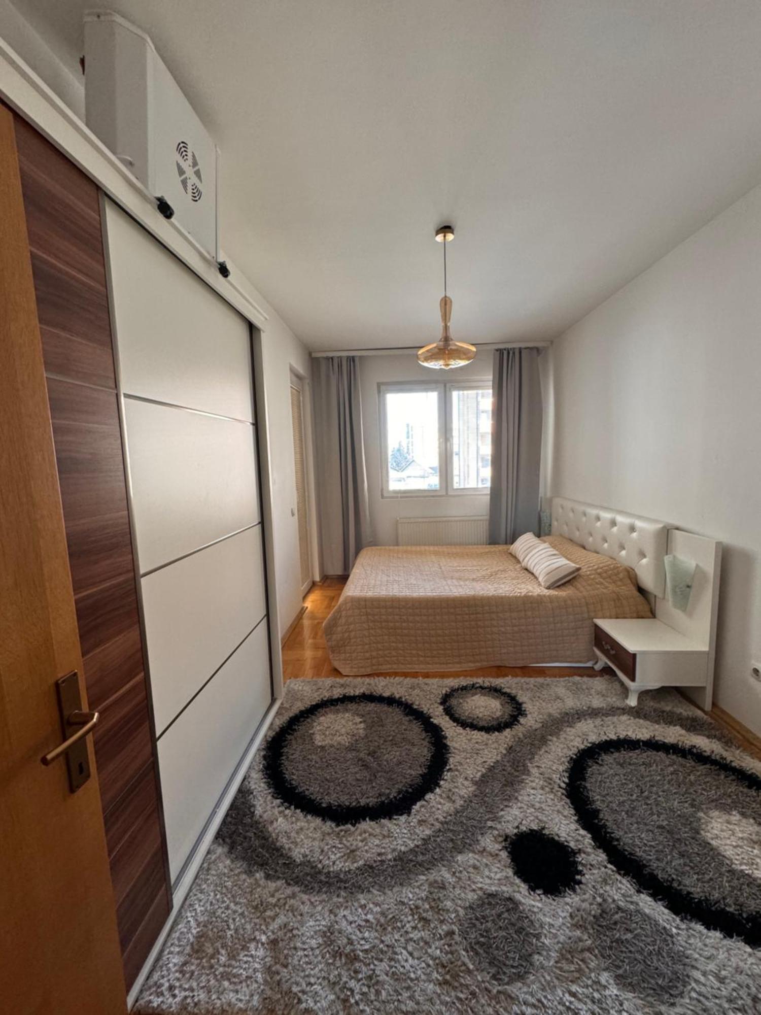 Big Spacious Apartment In Pej Center With Wi-Fi Pejë Esterno foto