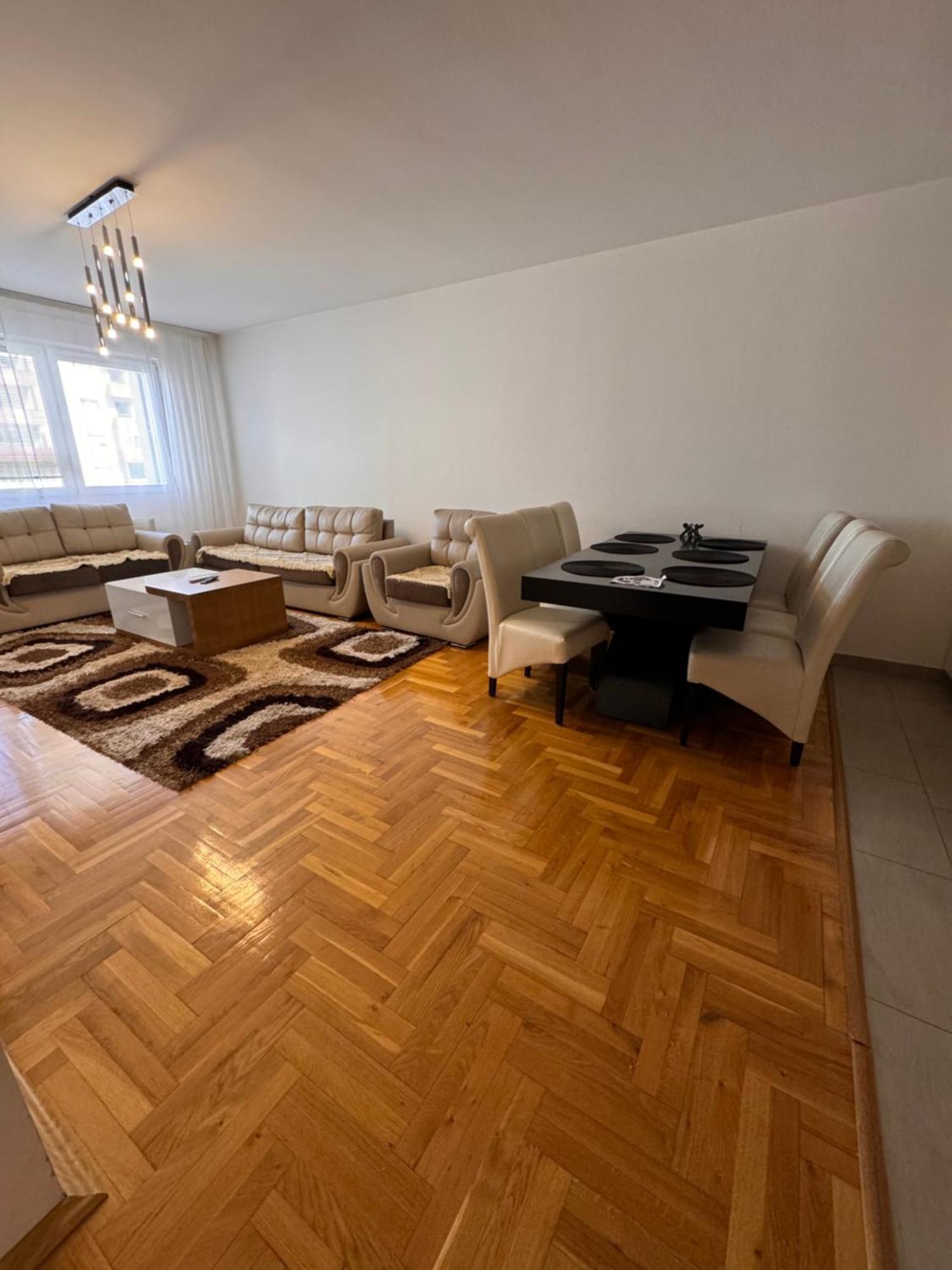 Big Spacious Apartment In Pej Center With Wi-Fi Pejë Esterno foto