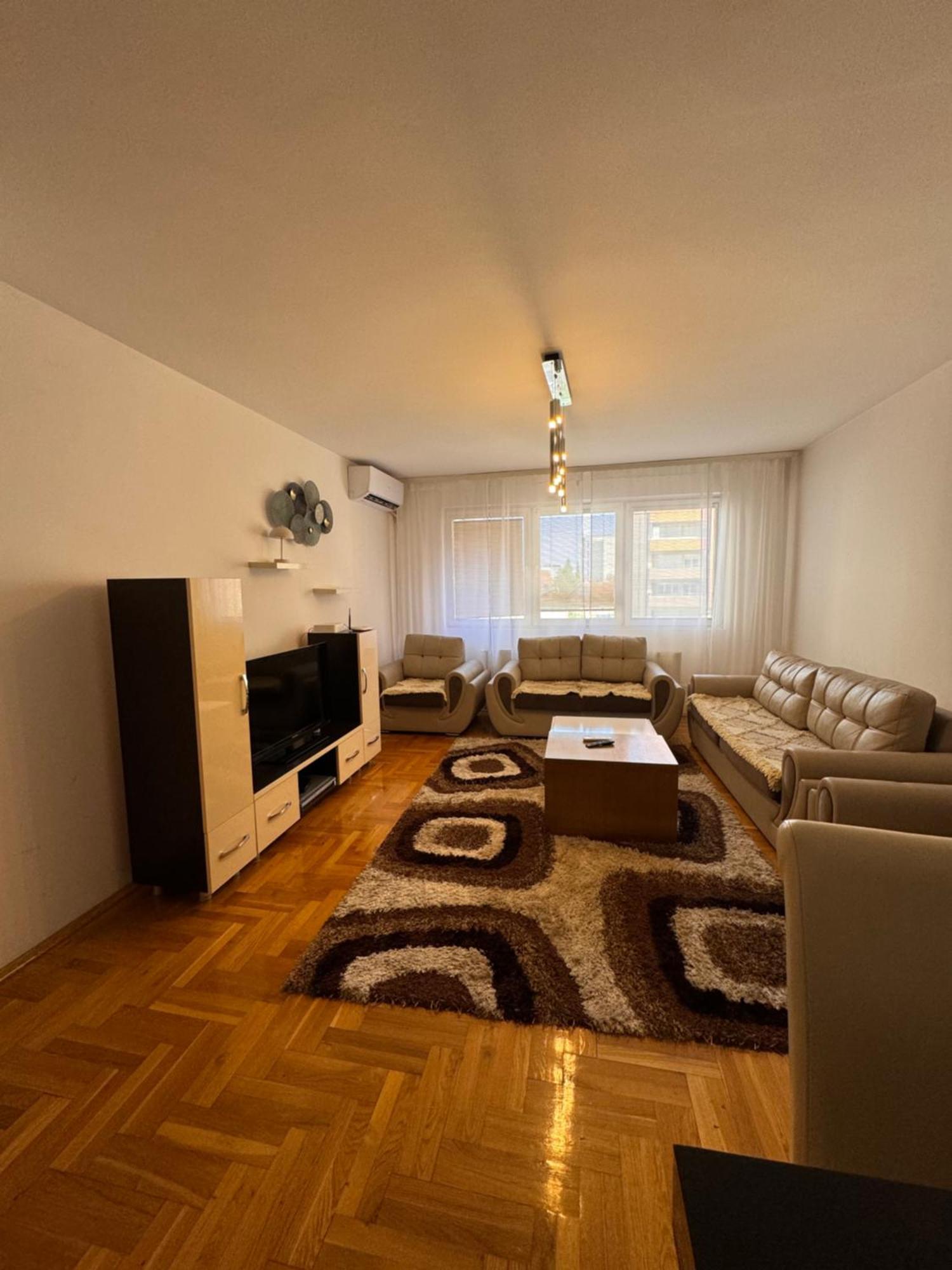 Big Spacious Apartment In Pej Center With Wi-Fi Pejë Esterno foto