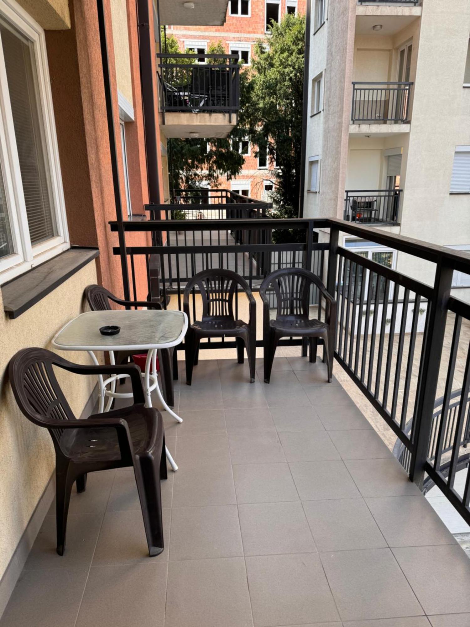 Big Spacious Apartment In Pej Center With Wi-Fi Pejë Esterno foto